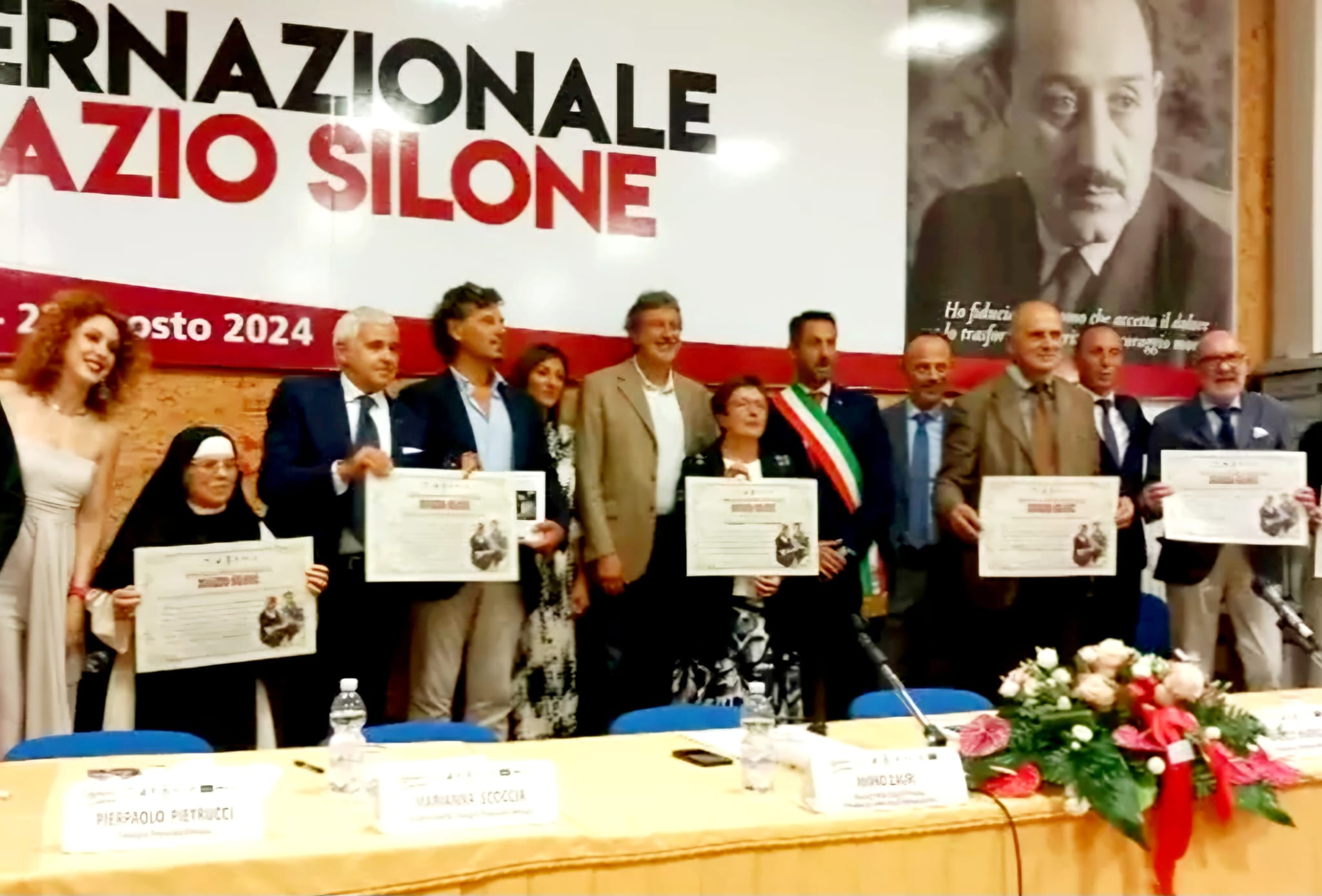 PESCINA 2024: IL XXVII PREMIO SILONE VA ALLA SCRITTRICE ABRUZZESE DONATELLA DI PIETRANTONIO. MENZIONE SPECIALE ALLA RIVISTA “TEMPO PRESENTE”. IN CALENDARIO QUATTRO GIORNI DI INIZIATIVE CULTURALI. INAUGURATO A PESCINA UN BUSTO DI IGNAZIO SILONE